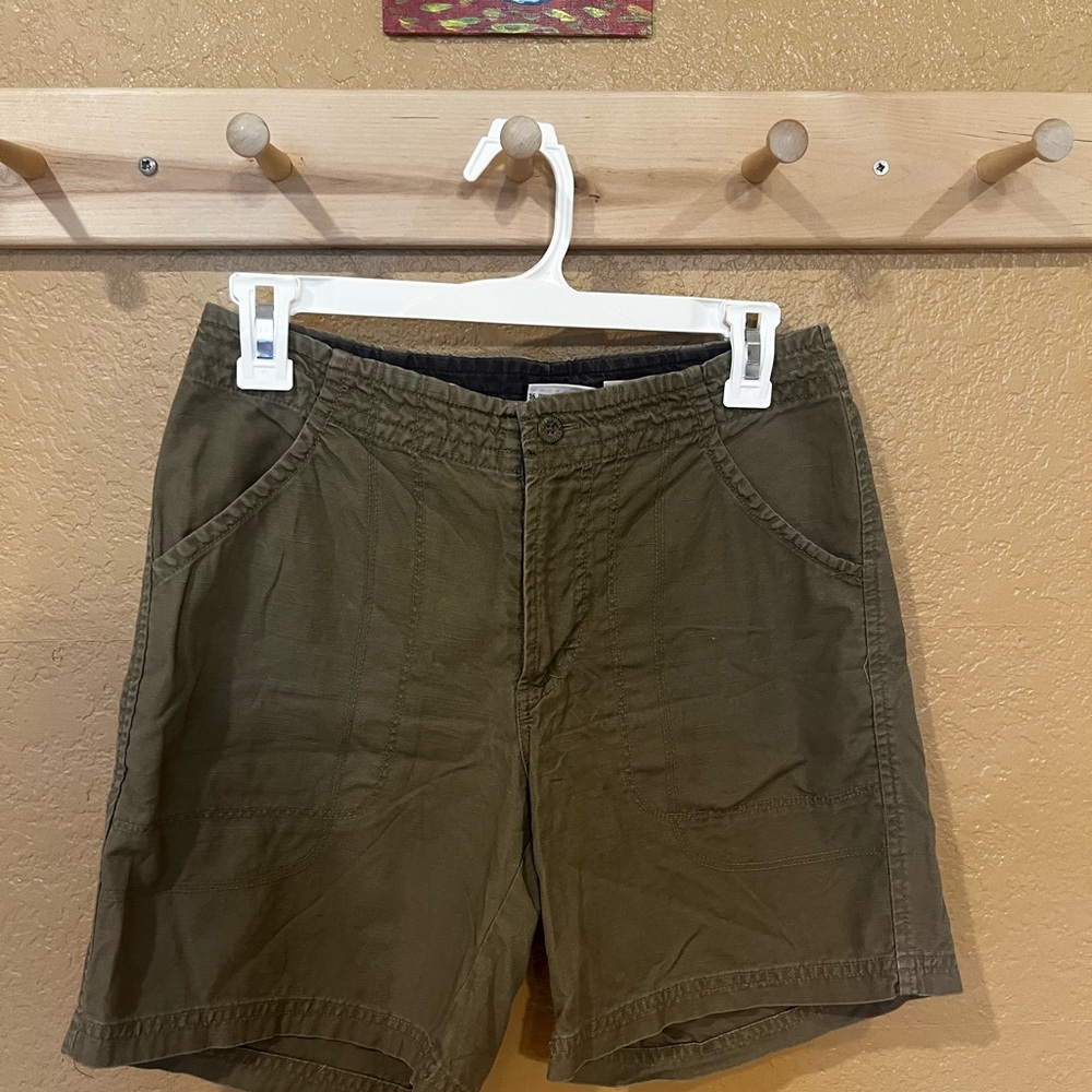 Columbia Olive Green women's Shorts